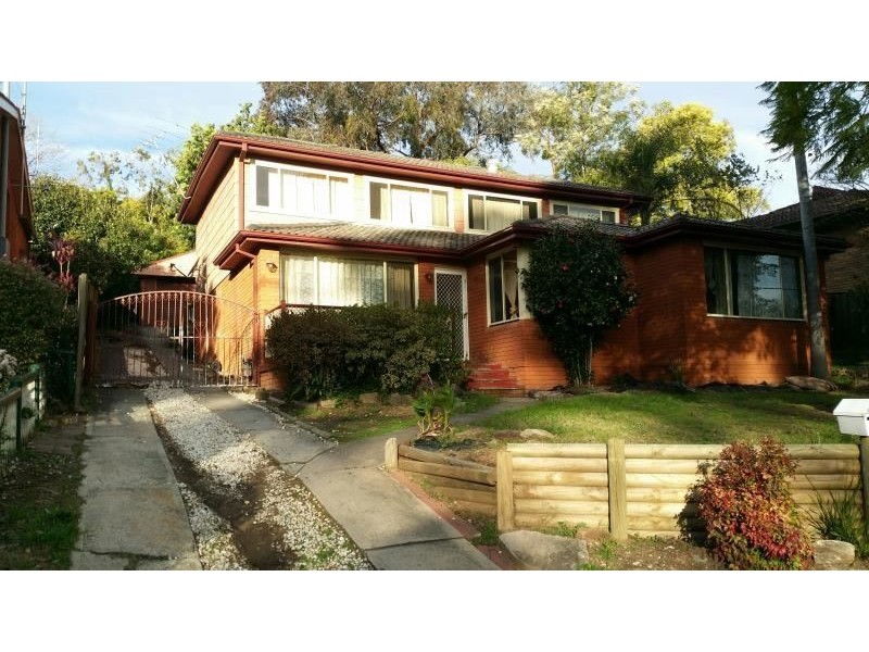 4 Uther Ave, Bradbury NSW 2560