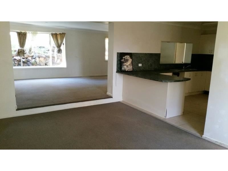 4 Uther Ave, Bradbury NSW 2560