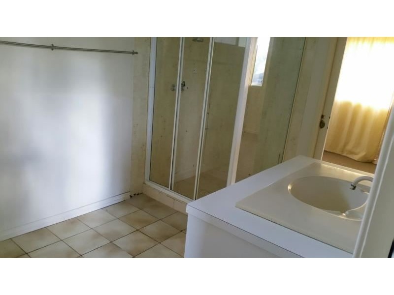 4 Uther Ave, Bradbury NSW 2560