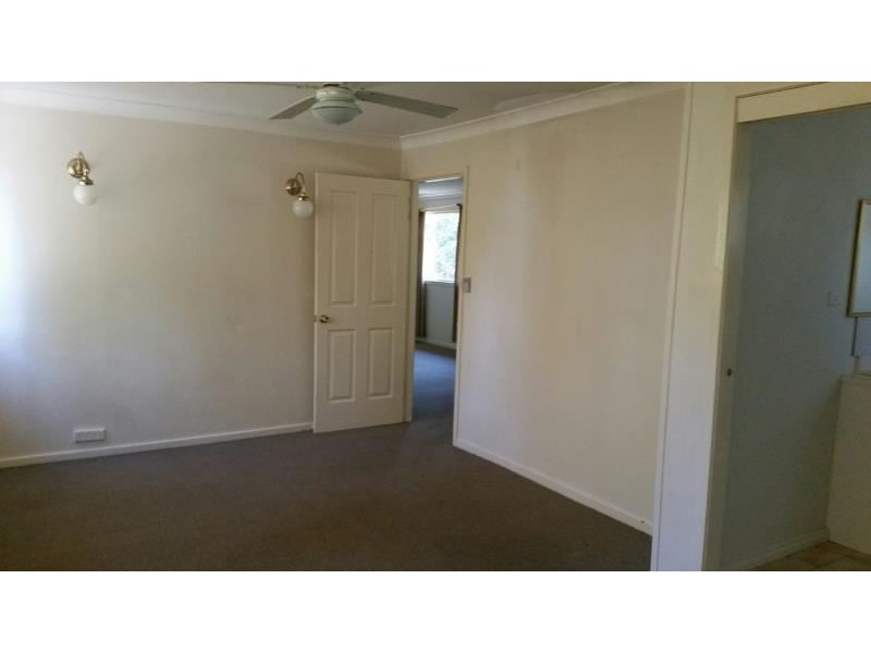 4 Uther Ave, Bradbury NSW 2560