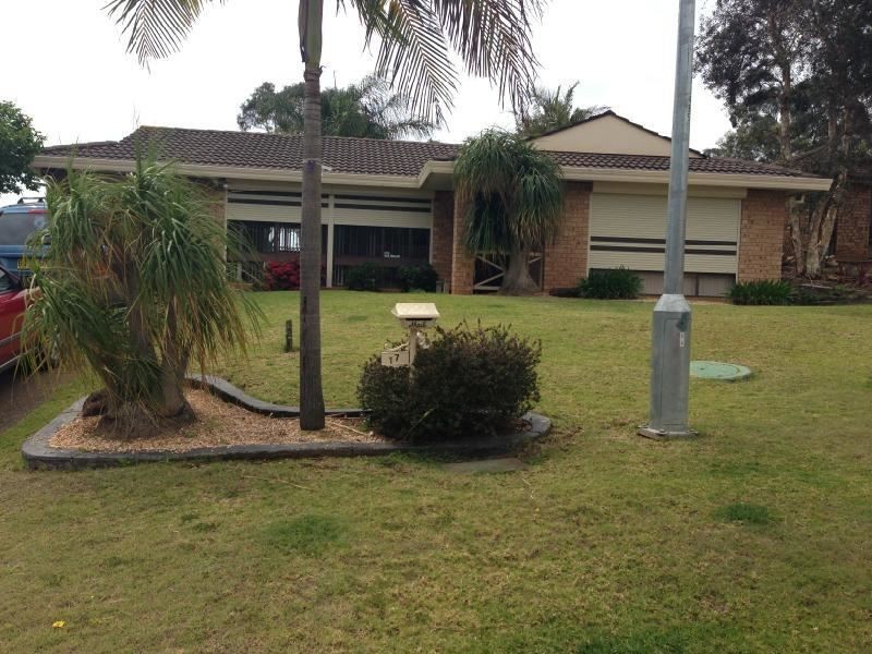 17 MONA VALE PLACE, Woodbine NSW 2560