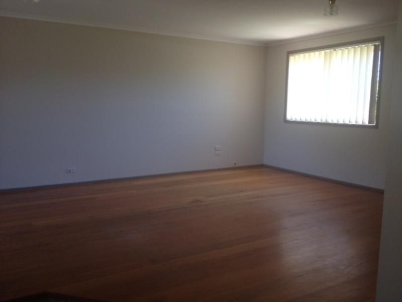 33 Kellerman Drive, St Helens Park NSW 2560