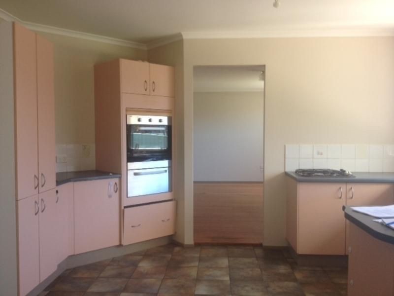 33 Kellerman Drive, St Helens Park NSW 2560