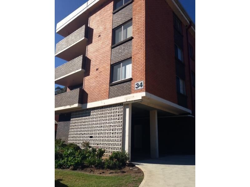 6/34 Moore St, Campbelltown NSW 2560