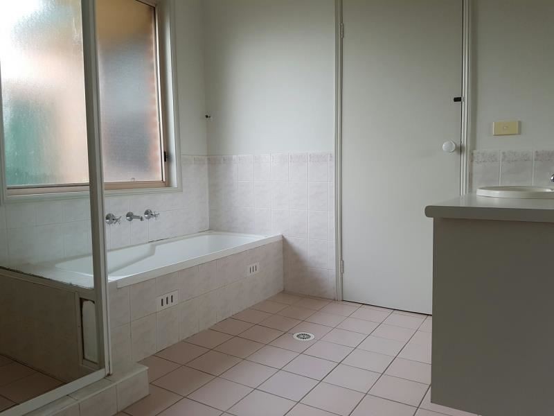 21 Englorie Park Drive, Englorie Park NSW 2560