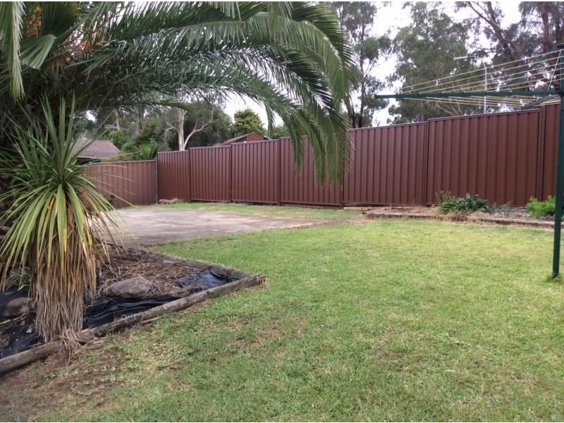 26 Cleopatra Drive, Rosemeadow NSW 2560