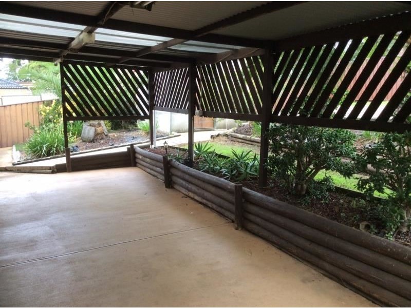 26 Cleopatra Drive, Rosemeadow NSW 2560