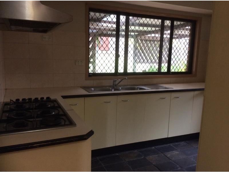 26 Cleopatra Drive, Rosemeadow NSW 2560