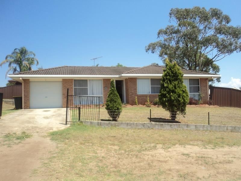 51 Claypole St, Ambarvale NSW 2560