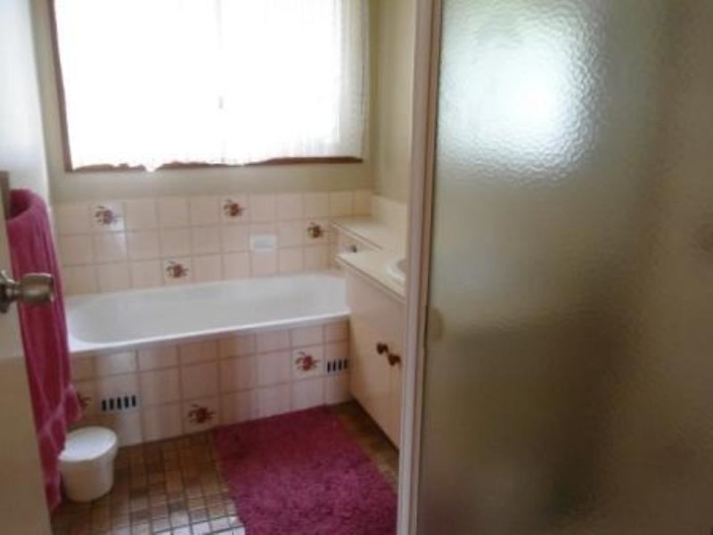 9 Crispsparkle Drive, Ambarvale NSW 2560