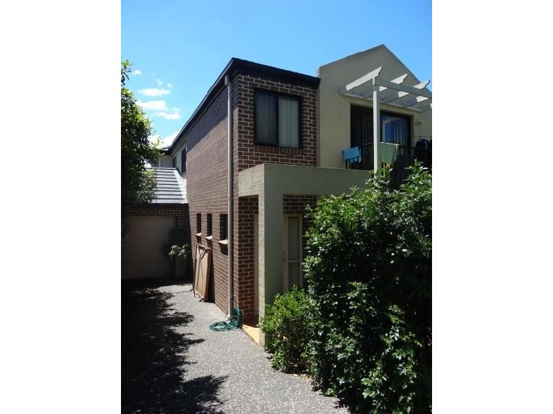 8 Hampstead Place, Campbelltown NSW 2560