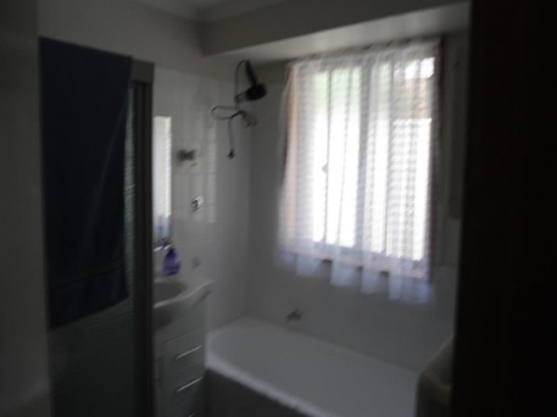 27 Hamlet Crescent, Rosemeadow NSW 2560