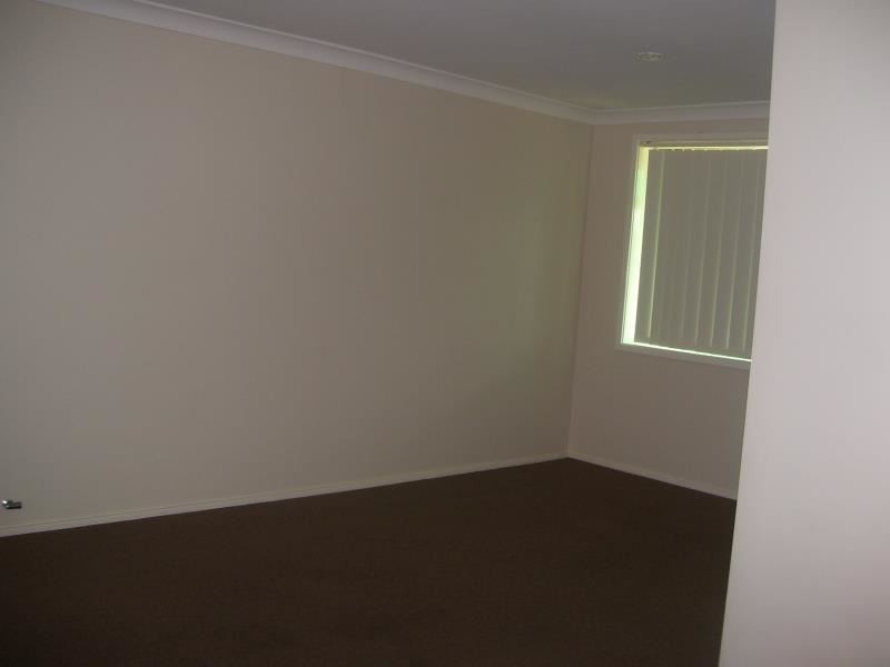 230 The Parkway Bradbury, Bradbury NSW 2560