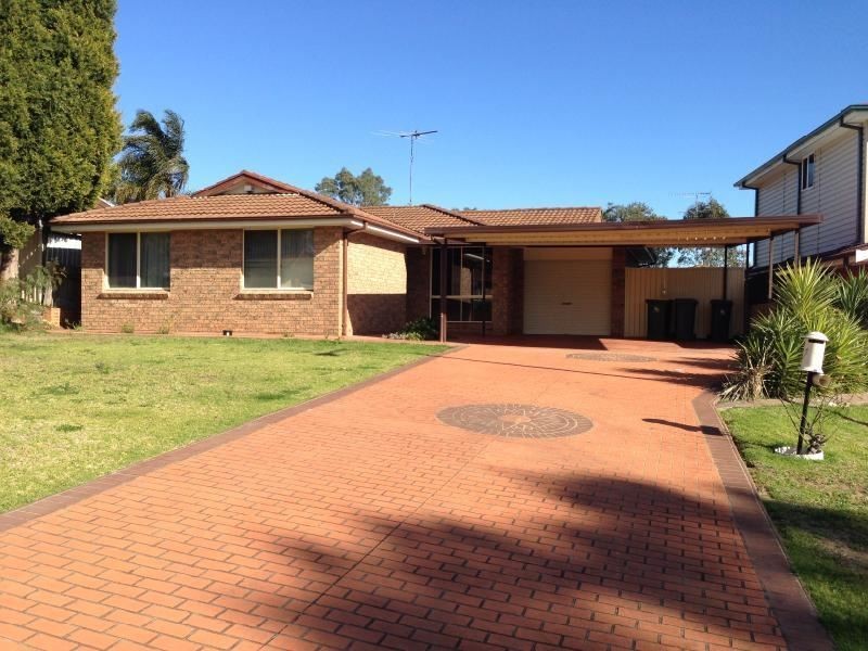 24 Carbasse Crescent, St Helens Park NSW 2560