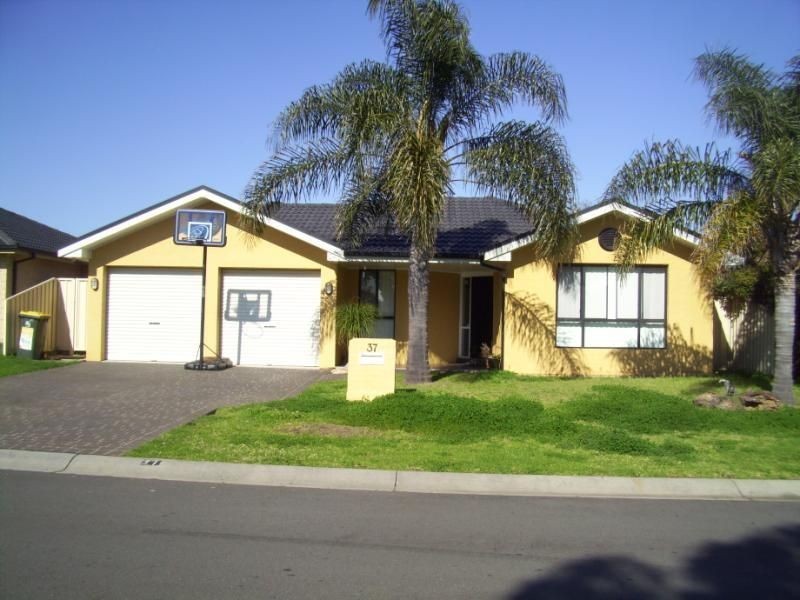 37 Galloway Street, St Andrews NSW 2566