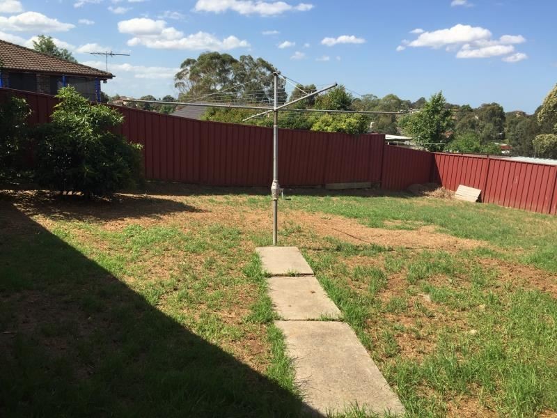 3 Dolomite Place, Eagle Vale NSW 2558