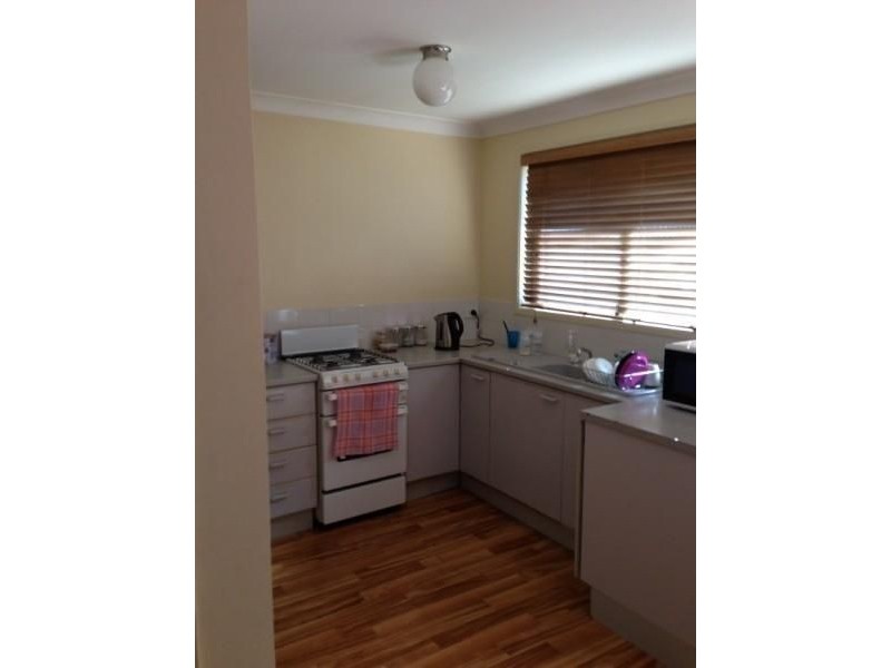 8 HARWOOD PL, St Helens Park NSW 2560