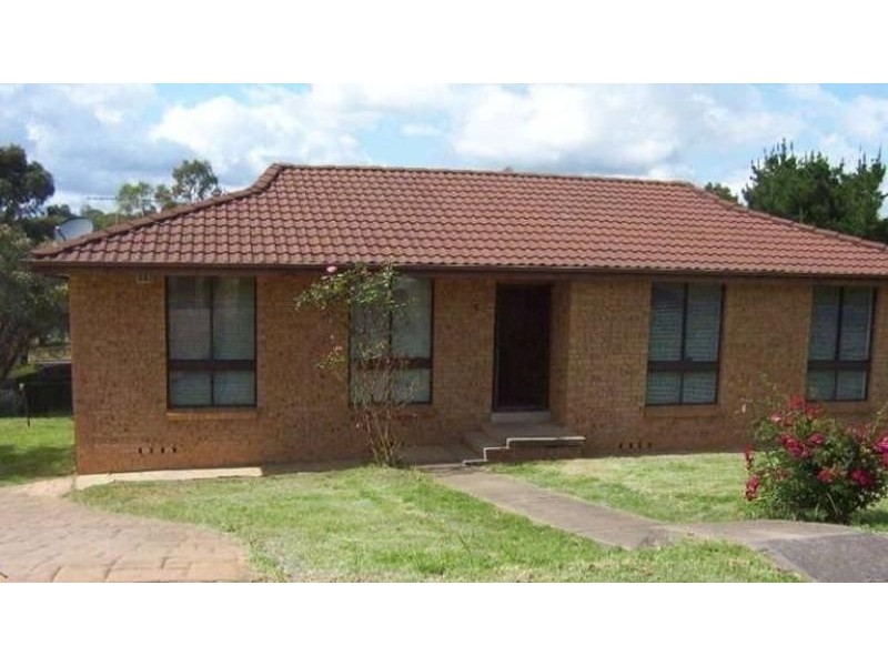 15 Brownlow Pl, Ambarvale NSW 2560