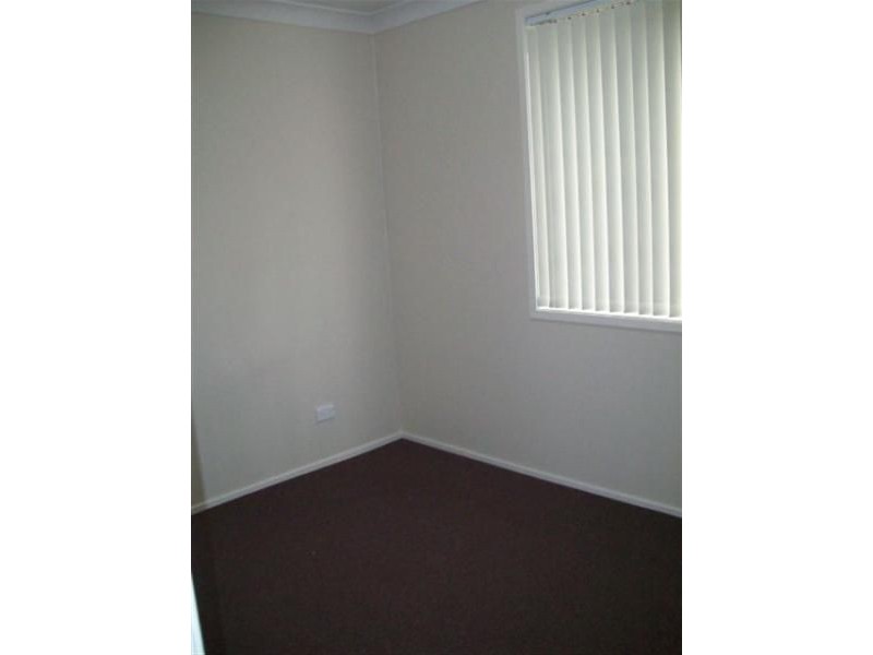 15 Brownlow Pl, Ambarvale NSW 2560