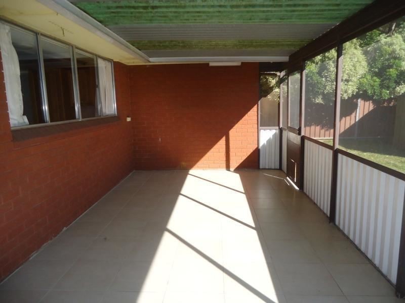 17 Randolph Ave, Campbelltown NSW 2560