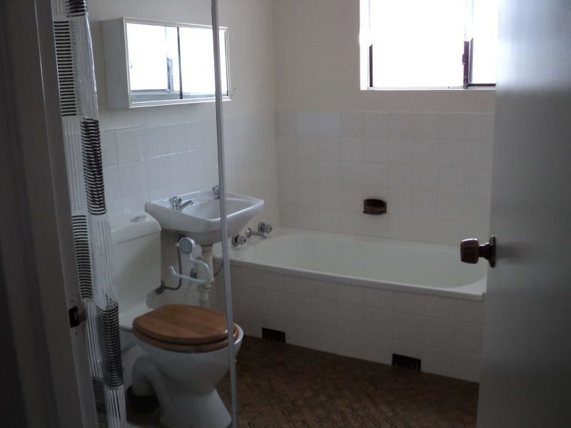 16/9 Surrey Street, Minto, Minto NSW 2566