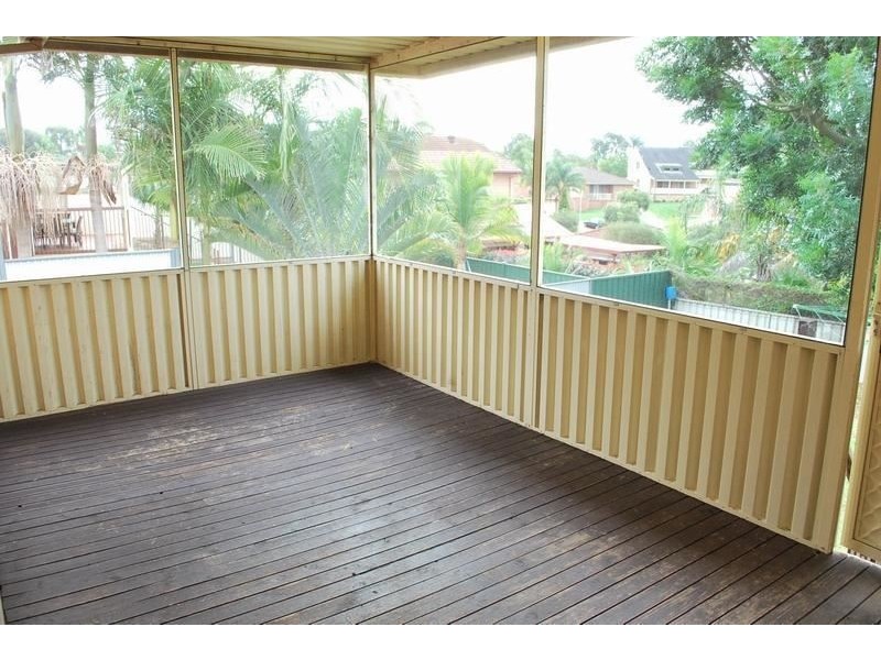 51 Donalbain Circuit, Rosemeadow NSW 2560