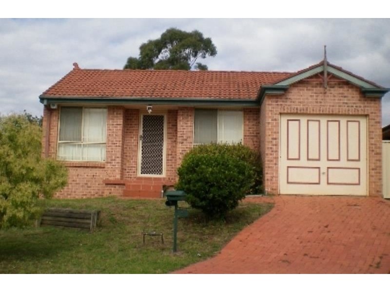 8 Hannam Pl, Englorie Park NSW 2560