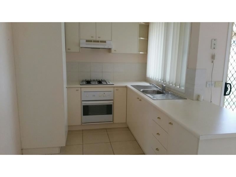 8 Hannam Pl, Englorie Park NSW 2560