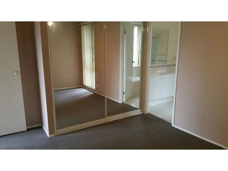 8 Hannam Pl, Englorie Park NSW 2560