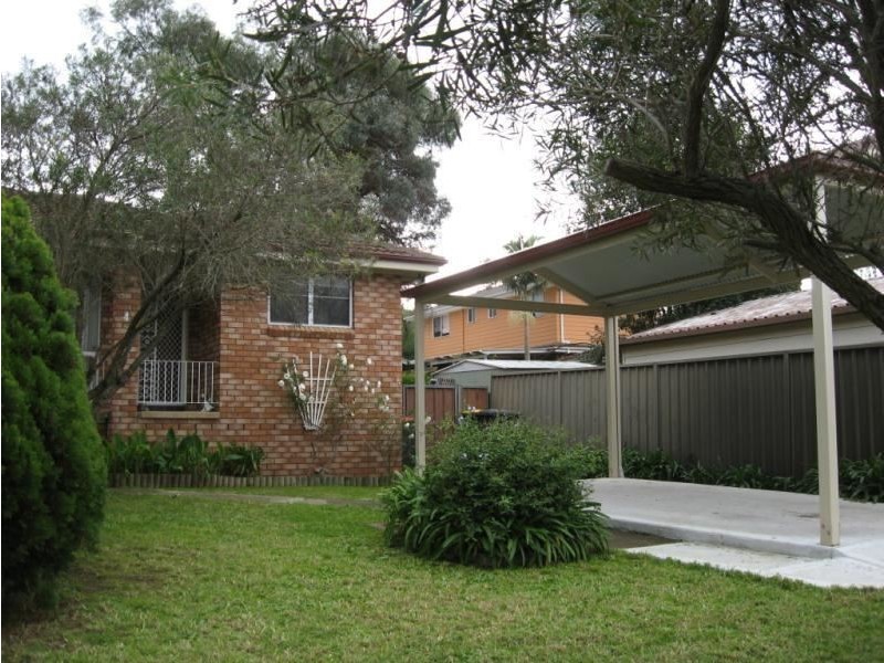 4 Loire Place, Kearns NSW 2558