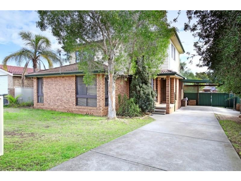 13 LORENZO CRESCENT, Rosemeadow NSW 2560