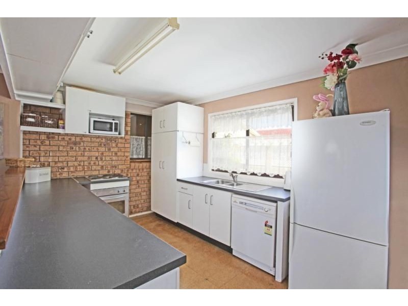 13 LORENZO CRESCENT, Rosemeadow NSW 2560