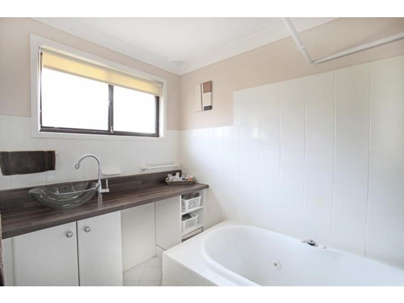 13 LORENZO CRESCENT, Rosemeadow NSW 2560
