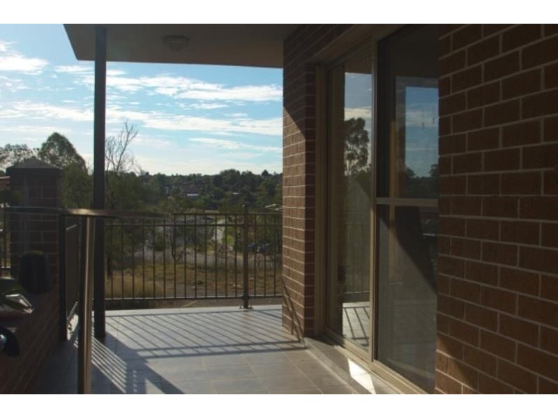 33/41 Woodhouse Drive, Ambarvale NSW 2560