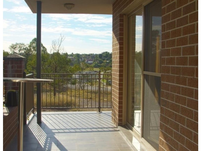 33/41 Woodhouse Drive, Ambarvale NSW 2560
