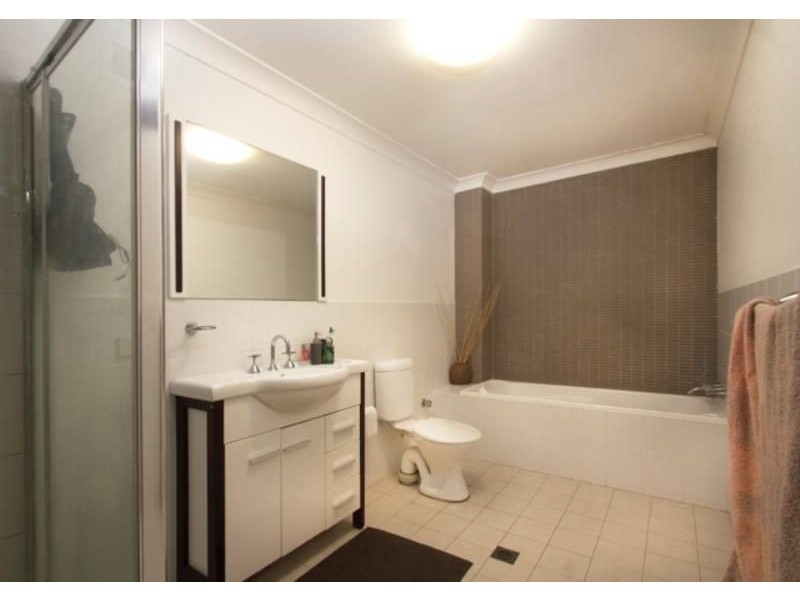 33/41 Woodhouse Drive, Ambarvale NSW 2560