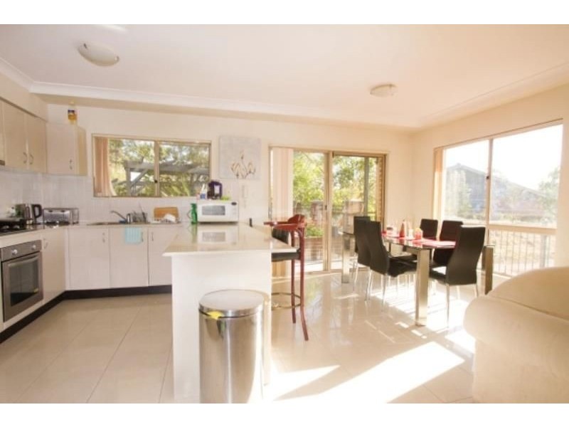 33/41 Woodhouse Drive, Ambarvale NSW 2560