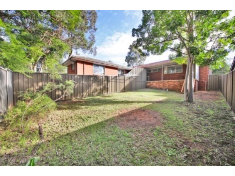 14 Greenoaks Ave, Bradbury NSW 2560