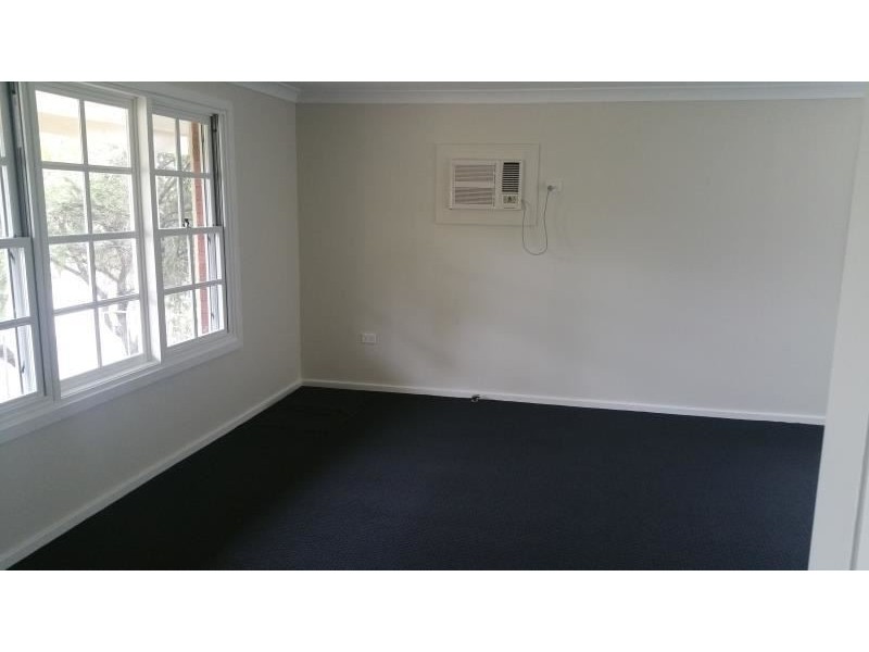 1/2 Oberon Rd, Ruse NSW 2560