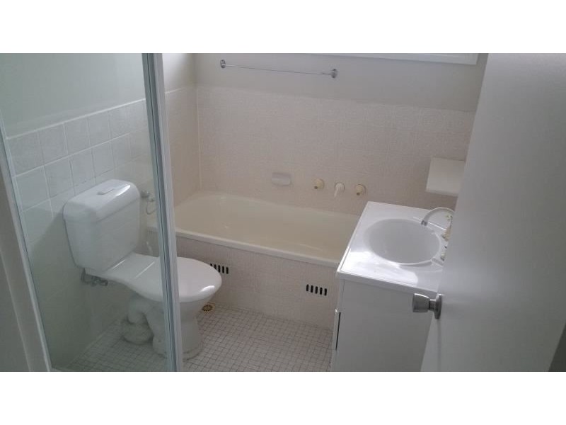 1/2 Oberon Rd, Ruse NSW 2560