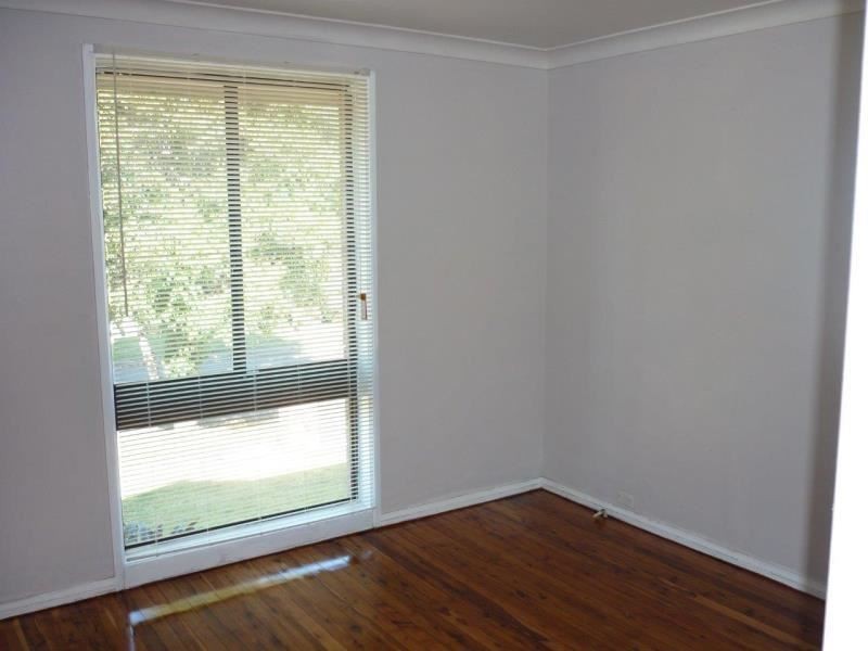 13 Cochrane Street, Minto NSW 2566