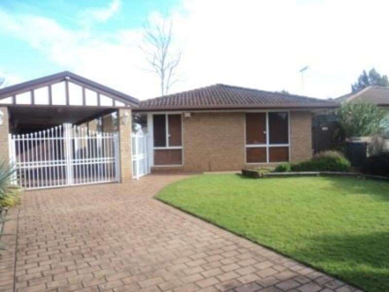 13 Mulgara Pl, St Helens Park NSW 2560