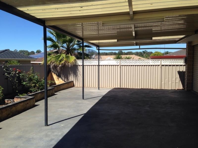 10 Hotspur Pl, Rosemeadow NSW 2560