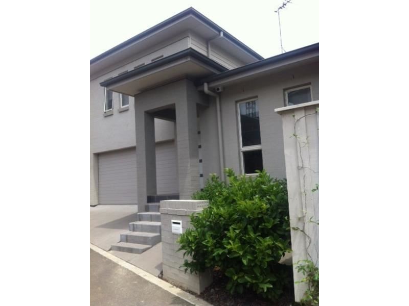 1/3 Istana Street, Campbelltown NSW 2560