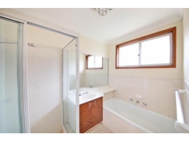1 VIOLA PLACE, Rosemeadow NSW 2560