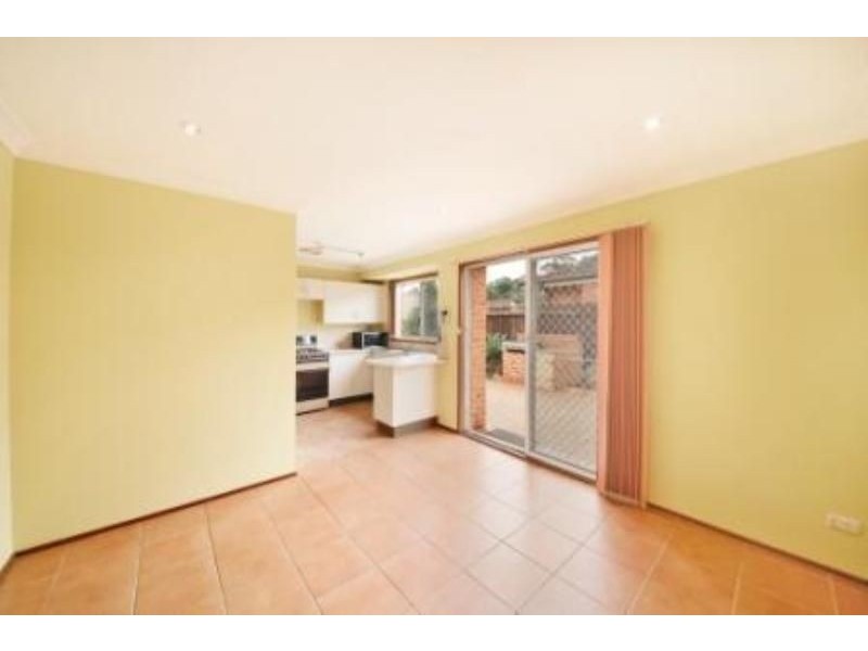 1 VIOLA PLACE, Rosemeadow NSW 2560