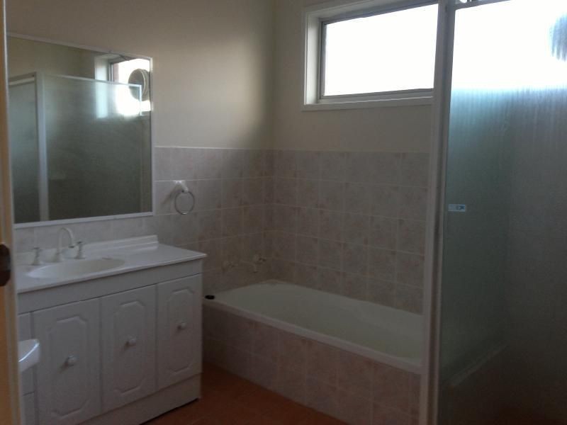 3 Uther Ave, Bradbury NSW 2560