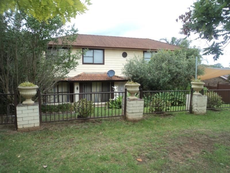 82 CRISPSPARKLE DRIVE, Ambarvale NSW 2560