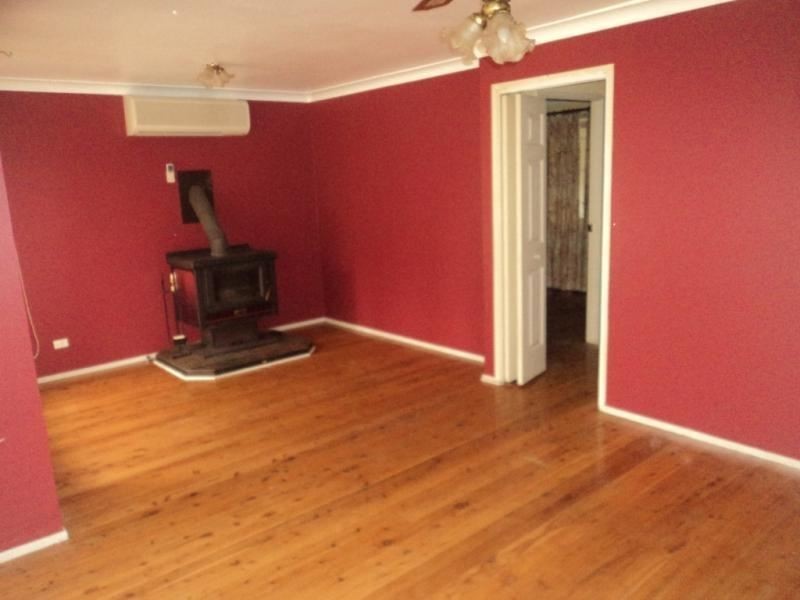 82 CRISPSPARKLE DRIVE, Ambarvale NSW 2560