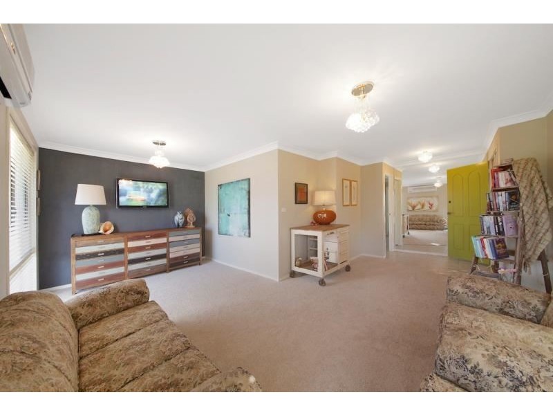 25 Brownlow Place, Ambarvale NSW 2560